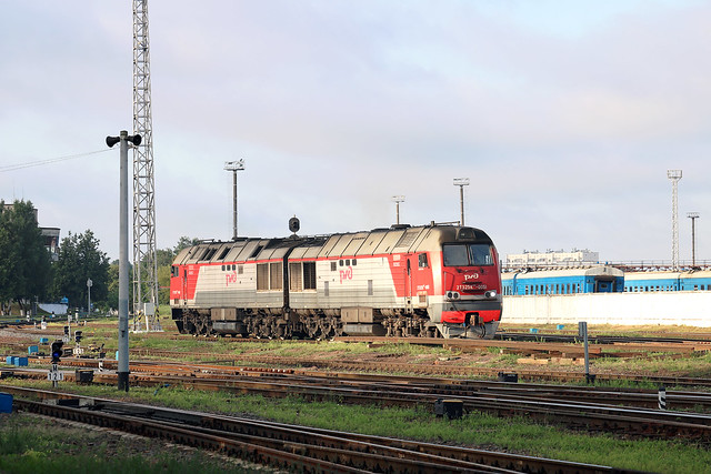 Тепловоз 2ТЭ25КМ-0051 резервом на станции Витебск (Беларусь).
