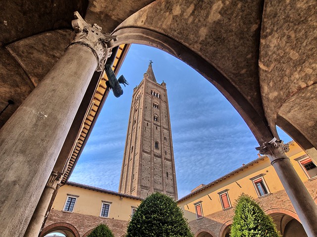 S.Mercuriale: il campanile visto dal chiostro