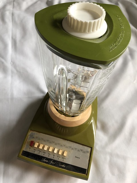 Avacado Green SEARS blender , Vintage household appliances. 2021