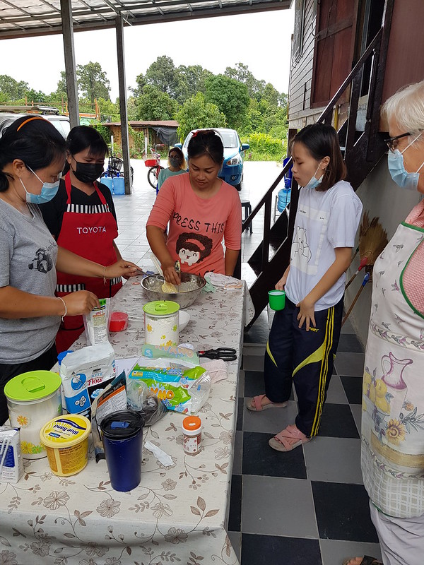 Making muffins with village women 2021-8-14 6