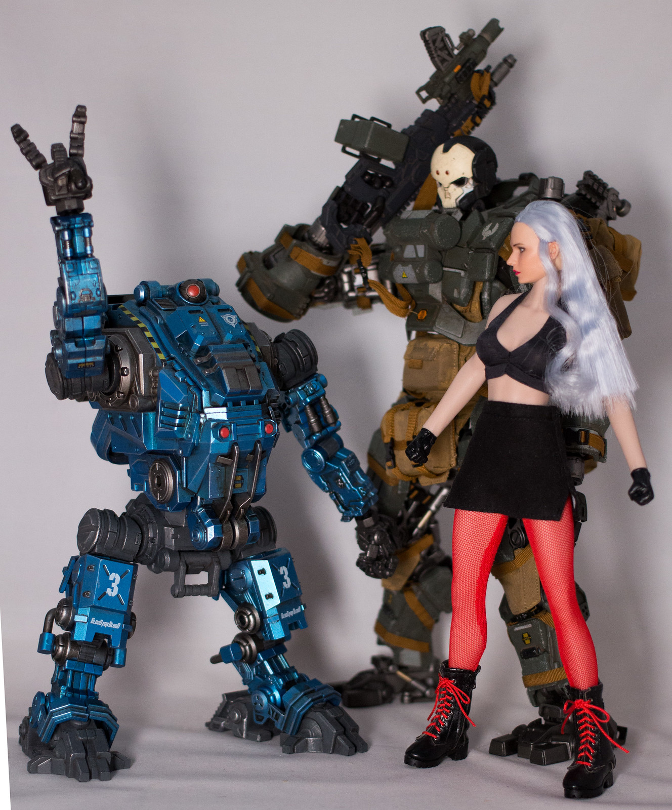 Review: JoyToy Mecha Types (1/18 scales well with 1/6) 51377621867_3790800dbf_h