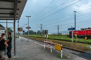 Bahnhof in Saal (Donau) in gewittrigen Regenschauern