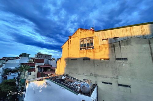 IMG_5564 by Tuan Râu, Before the rain!
Fourth wave of sars-cov2 in Hanoi!hanoi sarscov2 building clouds color blue yellow 