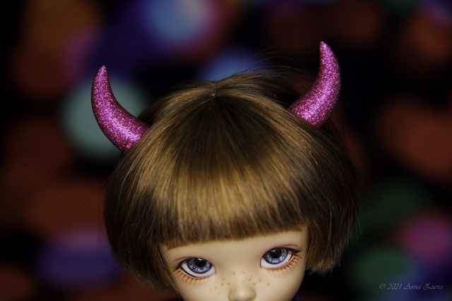 Sparkling pink devil horns 1/8