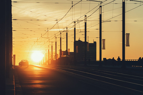 bonn sunset bridge tram tramway sonnenuntergang sony sonne sun selp18105g