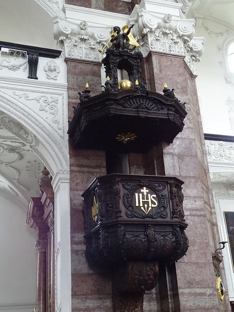 Púlpito interior Iglesia del Colegio de los Jesuitas o Iglesia de La Trinidad Innsbruck Austria