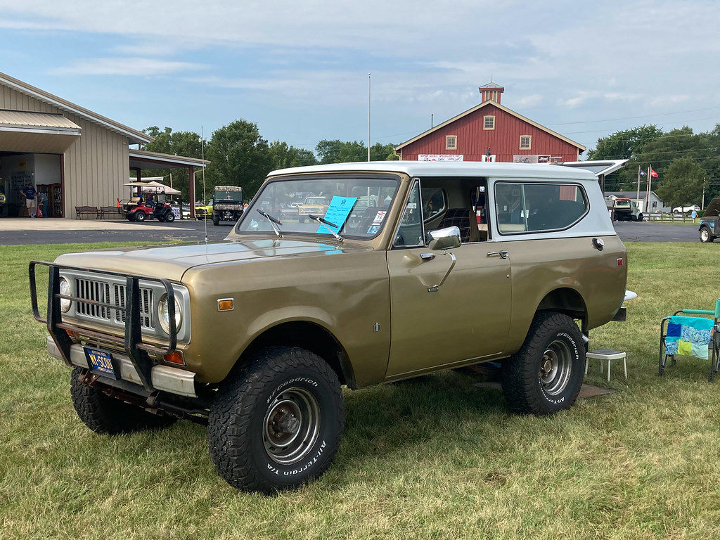 Gold poly 1975 Scout II