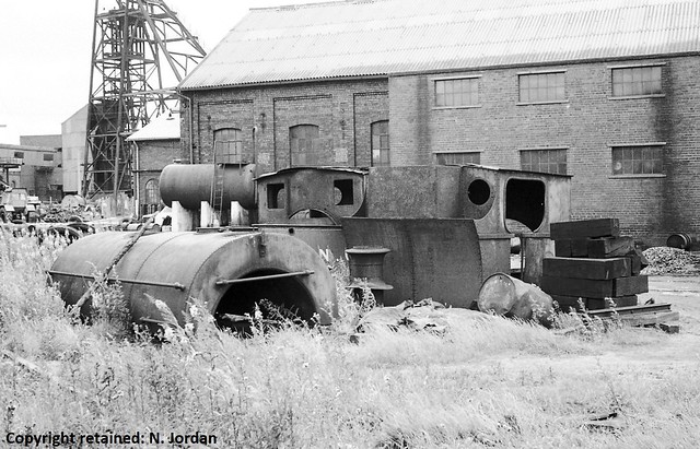 CAI583-(26)-Tanks & Cabs of HL.3676-1927, No.39 'Frederick', & WB.2223-1924, No.41 'Elsie', at Manvers Main Colliery, Wath-on-Dearne-19-07-1969