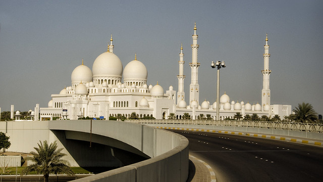 Abu Dhabi: Sheikh Zayed Grand Mosque - Photo #1