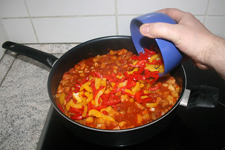 36 - Put bell pepper back in pan / Paprika zurück in Pfanne geben