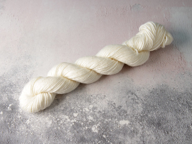 Smooth plied Merino/Nylon sock minis – extra fine superwash wool yarn 4 ply / fingering 20g miniskeins – undyed/natural