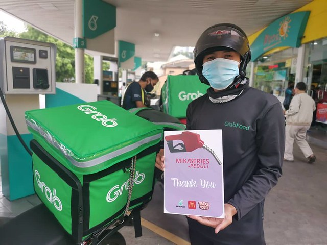 Zoey Rahman Anjur Projek Mikaseries Peduli, Sumbang Petrol Percuma Kepada Pemandu Rider