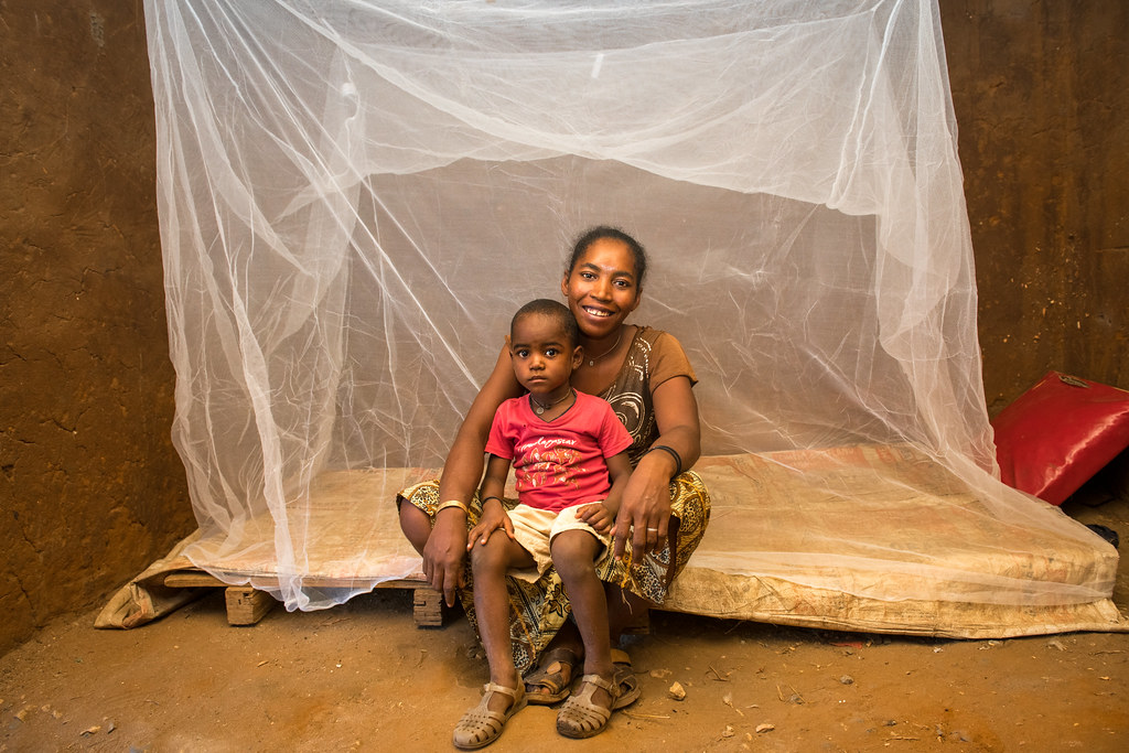 Mom and baby and their mosquito bed net, PMI and partners d…
