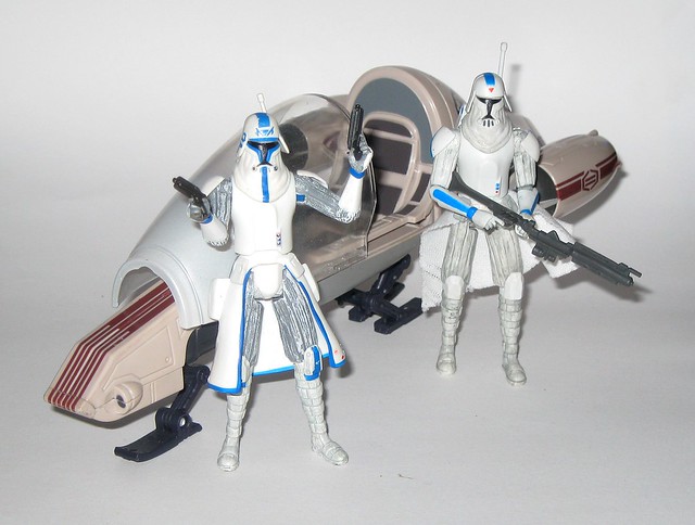 cold weather captain rex and clone trooper and freeco speeder star wars the clone wars vehicle and figure blue black box  2010 hasbro