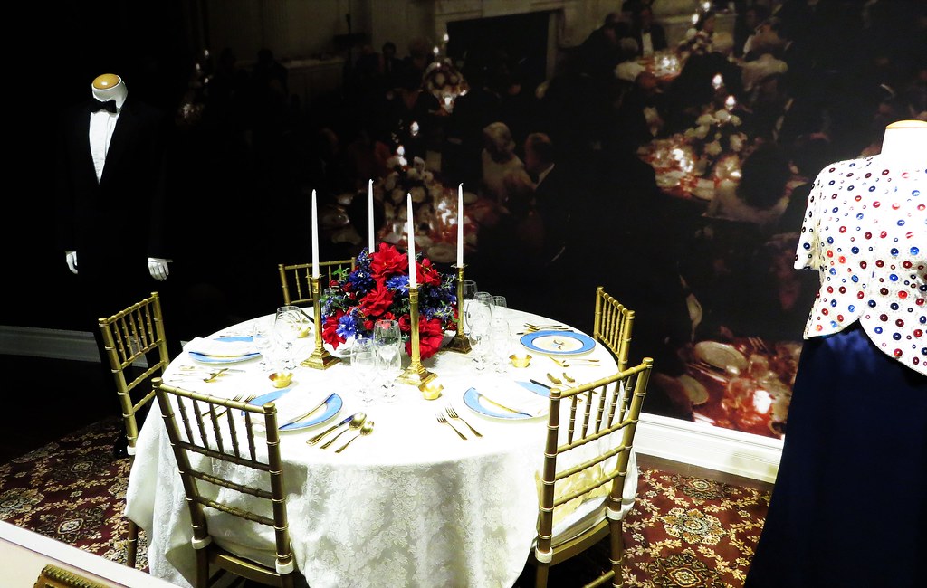 Presidential formal table setting 1511