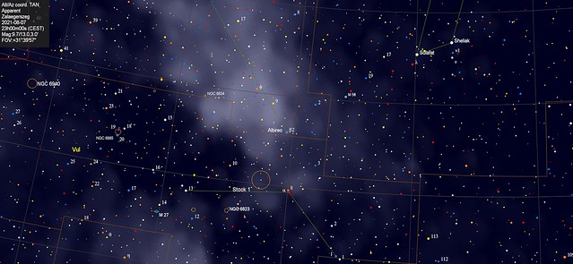VCSE - Az LDN 792 a Kis Róka csillagképben található. A szabad szemmel könnyen látható, mintegy 3 magnitúdós Albireótól kiindulva kell a Stock 1 hatalmas nyilthalmazon át az Alfa Vul-t és a 10 Vul csillagot megekersni. Utóbbitól keletre lévő sötét területen lehet a Kunkori-ködöt megtalálni. - Forrás: CdC