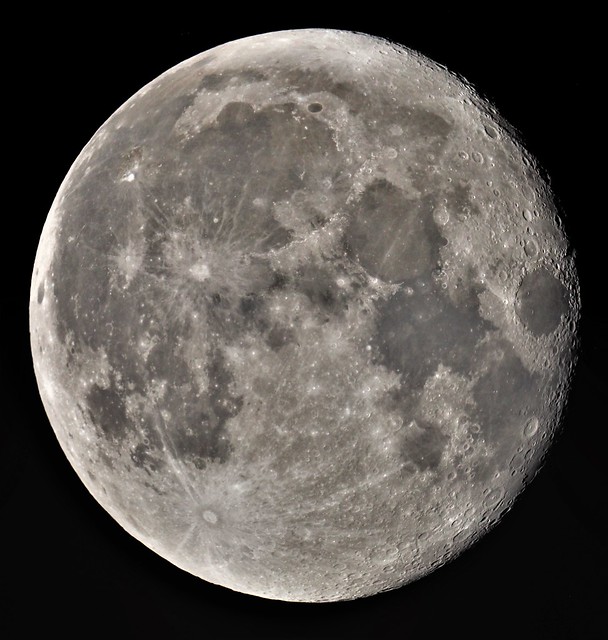 U8235280_stitch ICE 90 (2) waning gibbous Moon contr100 shad100 clar100 high-50