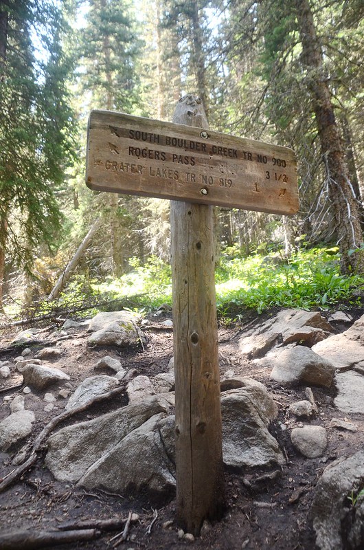 Crater Lakes Trail 、South Boulder Creek Trail junction