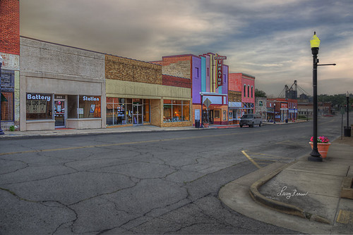 Washington Street by LarryHB, West Plains Missouri 
Howell County 

Photo taken July 21, 2021

A view down Washington Street in We