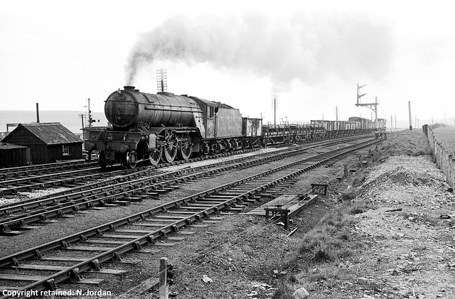 CAI524-DA.1935-1944, Class V2, No.60982, (Shed No.50A, York North), approaching Beighton Station Signal Box & Level Crossing, view looking South-18-04-1964