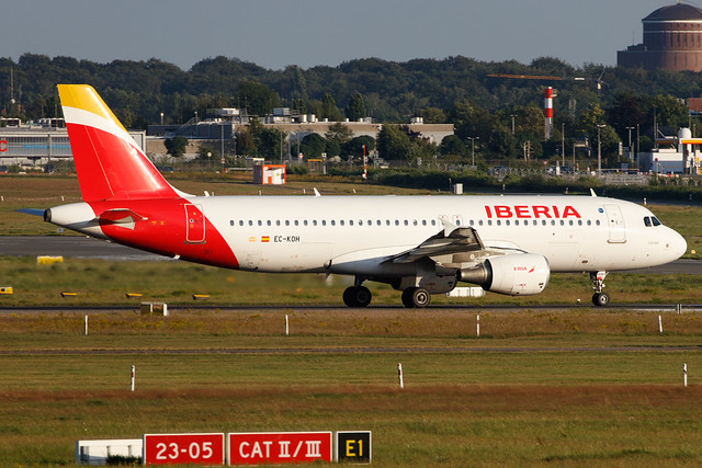Hamburg Airport: Iberia (IB / IBE) |  Airbus A320-214 A320 | EC-KOH | MSN 2248