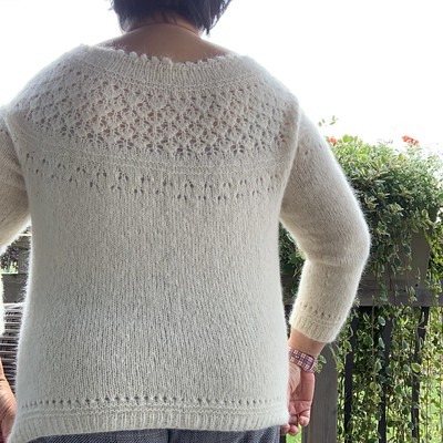 Off my needles is the Daintylion sweater that I test knit for Rebecca McKenzie (@ragingpurlwind)