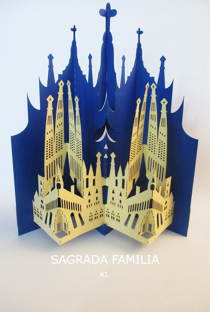 Sagrada Familia en bleu et or