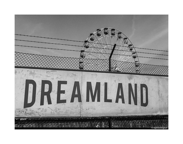 Monochrome Dreamland ©