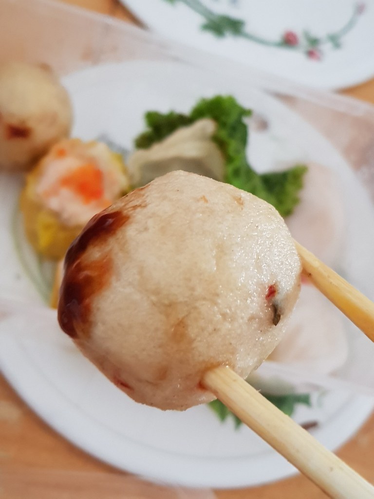 炸魚蛋 Fried Fish Ball rm$6 @ 富興點心 Foo Hing Dim Sum (Taipan) USJ10