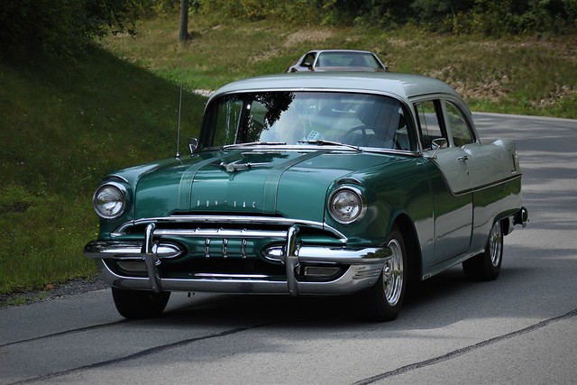 1955 Pontiac, 2 door Chieftain @ Car Cruise - Kittanning, Pa