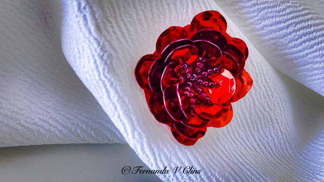 274- Flor vermelha feita a mão ( handmade red flower)