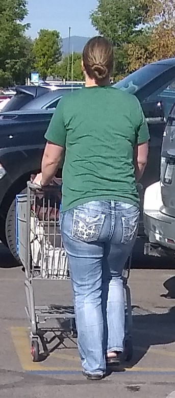 Nice ass at wal-mart
