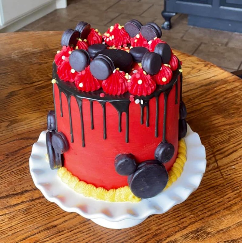 Cake by Anna Bakes