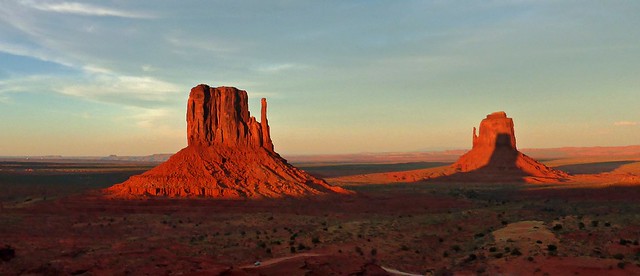 MonumentValley- The Mittens at Sunset