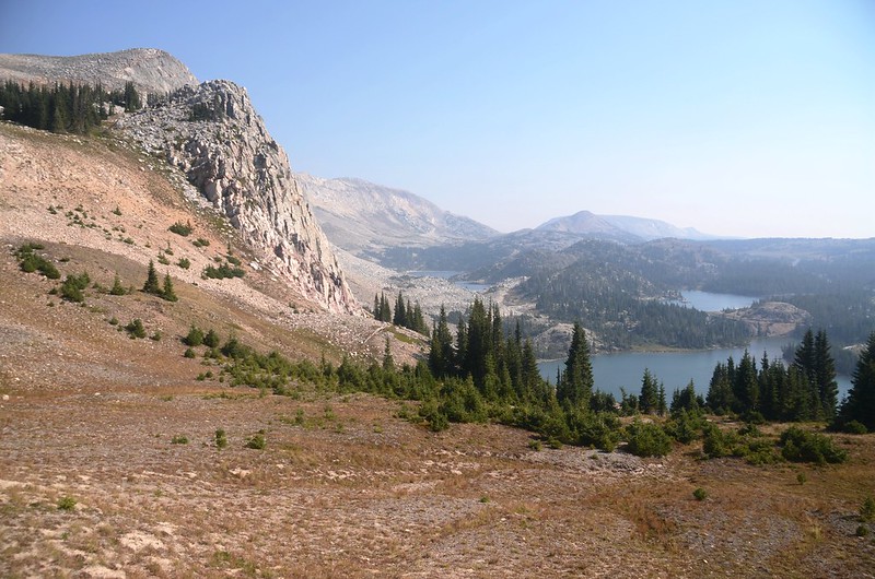 A lookout with views north towards Medicine Bow Peak and Lookout Lake、Lake Morie