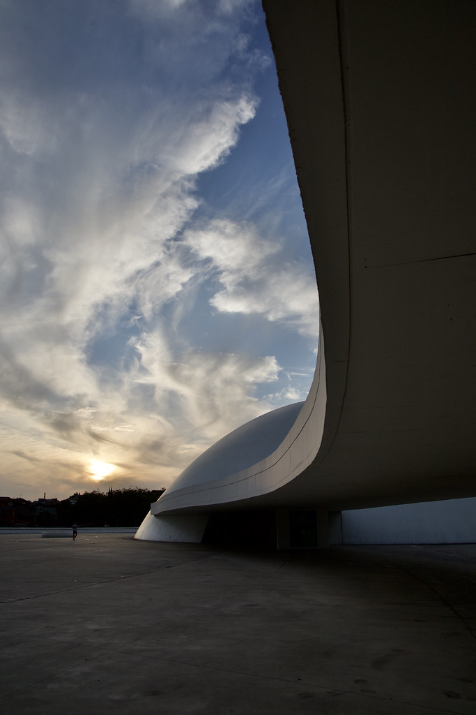 Diferentes curvas | Centro Niemeyer, de Oscar Niemeyer (2011… | Flickr