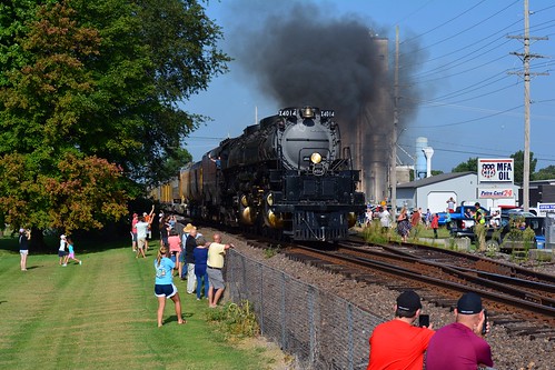 union pacific railroad up 4014 big boy steam locomotive 4884 train dexter missouri crowd
