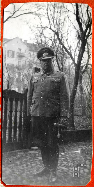 ArchivTappen24Album5m008 Mann in Uniform, 1900-1930er