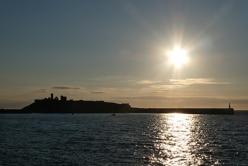peel sun sunshine sunset sea light iom isleofman manx ellanvannin silhouette sly evening castle