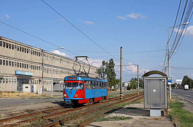 (RO) Oradea: ČKD Tatra T4D 44 auf der Linie 1N in Richtung Sinteza nahe der Haltestelle Eletrocentrale