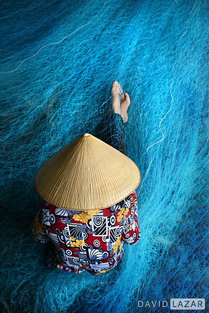 Lady Working with Blue Fishing Nets, Vietnamese lady sittin…