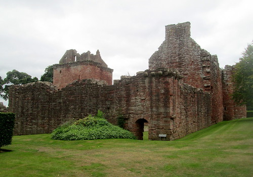 Edzell Castle, Scottish castle, medieval castle, ruin