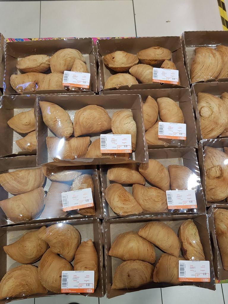 咖喱角 Curry Puff (6pcs) rm$6 @ Kedai Kopi in Aeon Big bakery cafeteria, Subang Jaya SS15