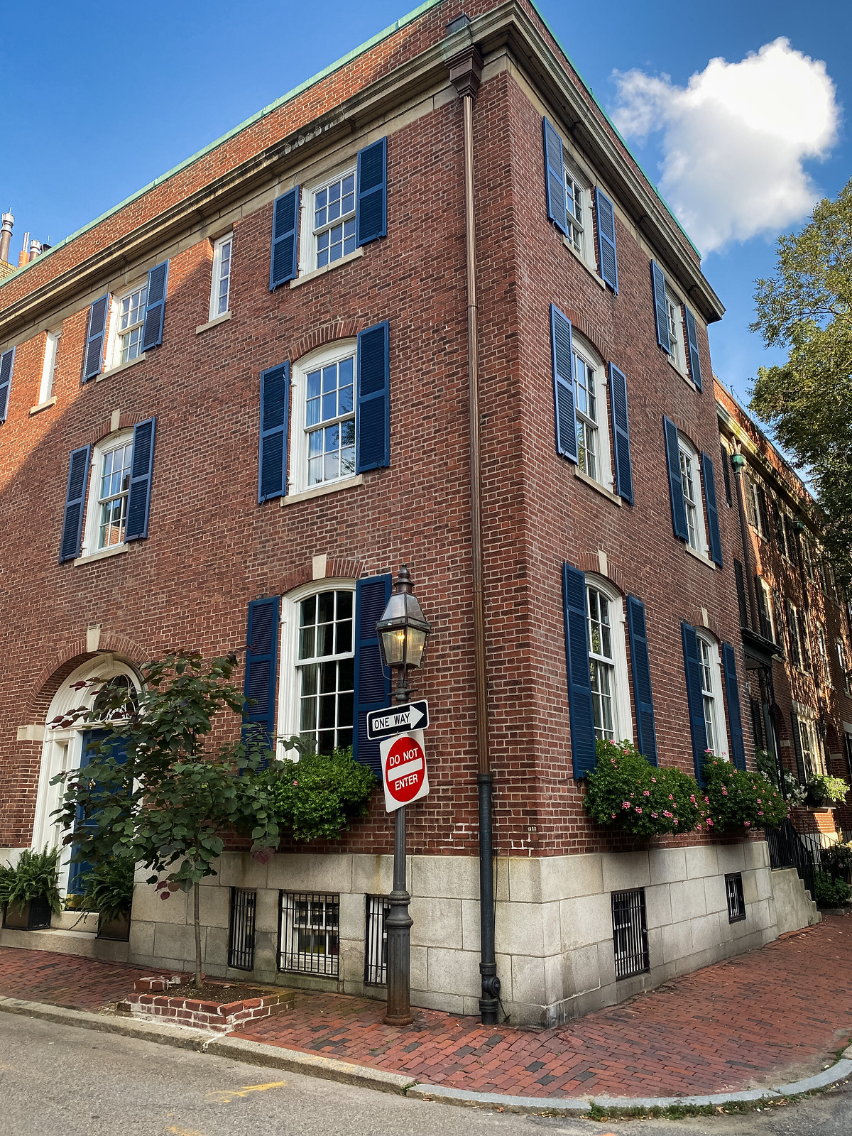 Beacon Hill Neighborhood in Boston, Massachusetts | New England Road Trip Itinerary - New England Road Trip - The Ultimate 7 Day Itinerary - The Perfect Summer New England Road Trip Itinerary