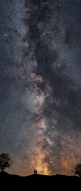 Couples Underneath the Milkyway