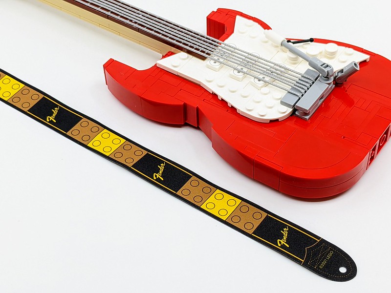 21329: LEGO Ideas Fender Stratocaster Set Review