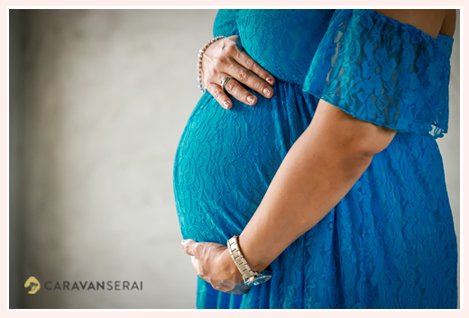 maternity photo, blue dress, belly