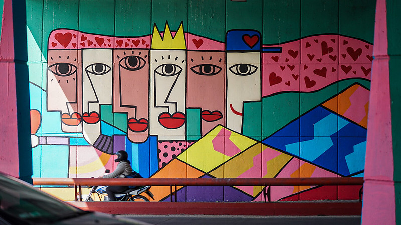 Dos puentes cercanos a la Terminal embellecen la ciudad con colorido arte urbano