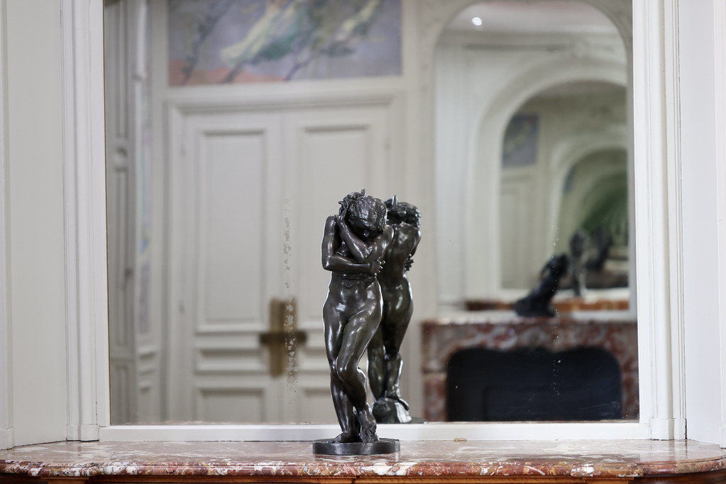Préparation et accrochage des oeuvres pour l'inauguration du musée départemental Maurice DENIS à Saint-Germain-en-Laye