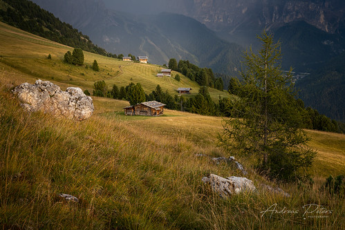 7R409697_s by AndiP66, Val Gardena / Grödnertalsonyfe24105mmf4 grödnertal holzhütten hütten woodencabins cabins passogarden